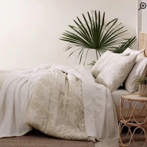 Tommy Bahama 3 Piece 100% Cotton Reversible Beige & Cream Leaves Duvet Cover Set